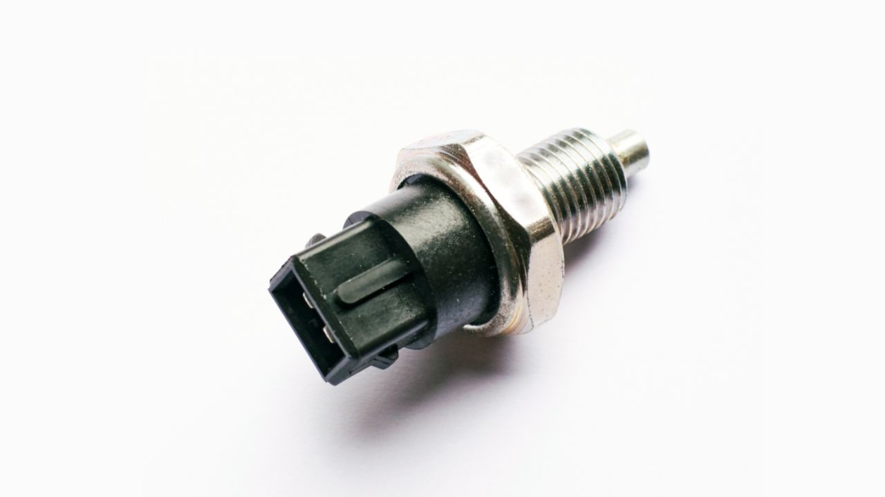 Symptoms Of a Bad Oil Pressure Sensor