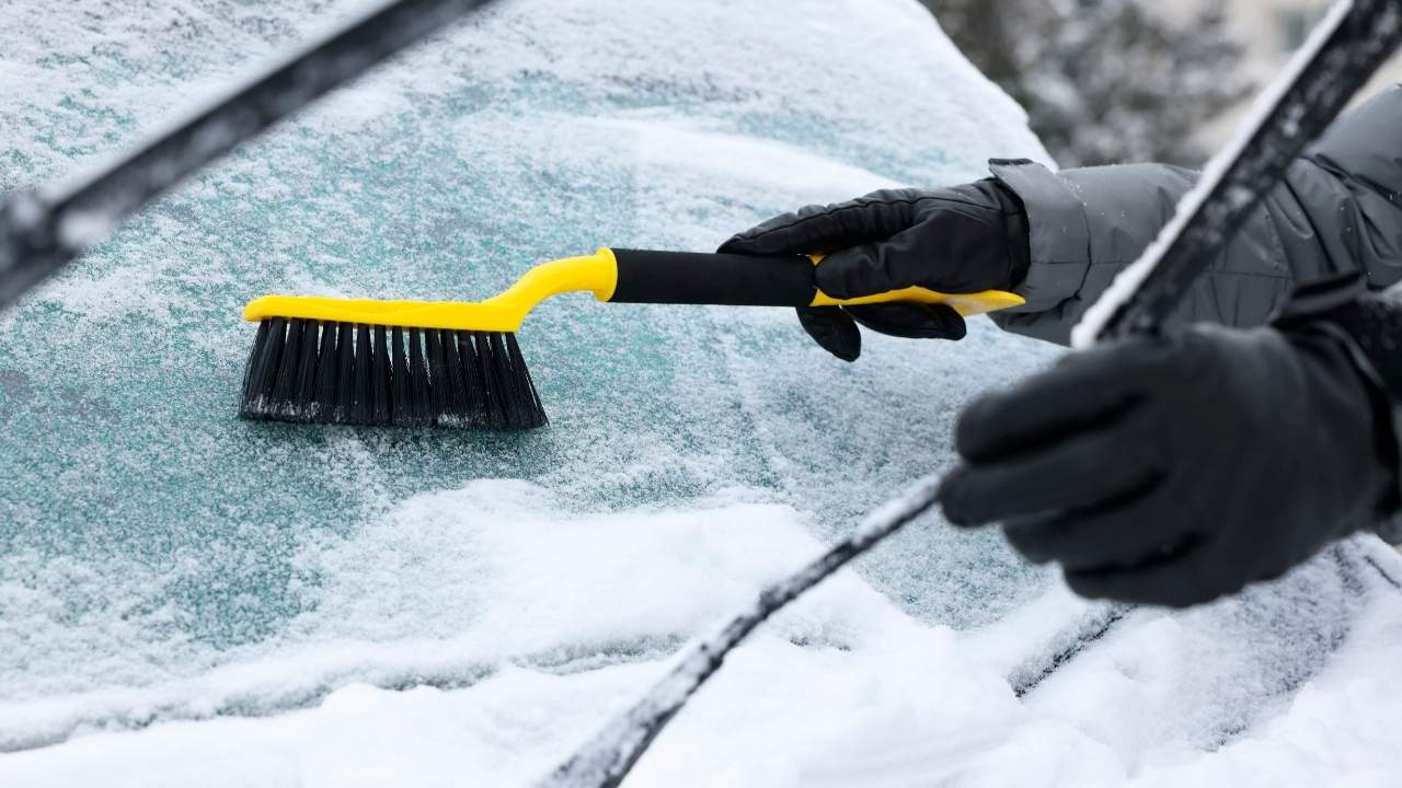 How To Get Ice Off A Windshield Quickly